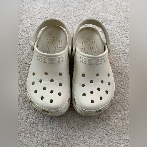 Crocs Women's Size 7 / Men's Size 5 Light Tan Cream Clogs Sandals - Picture 2 of 6